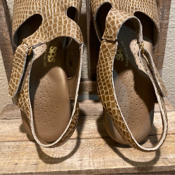 SAS Suntimer Beige Croc Sandels 9M, Adjustable Strap, Contoured Footbed Sandal - Picture 4 of 15
